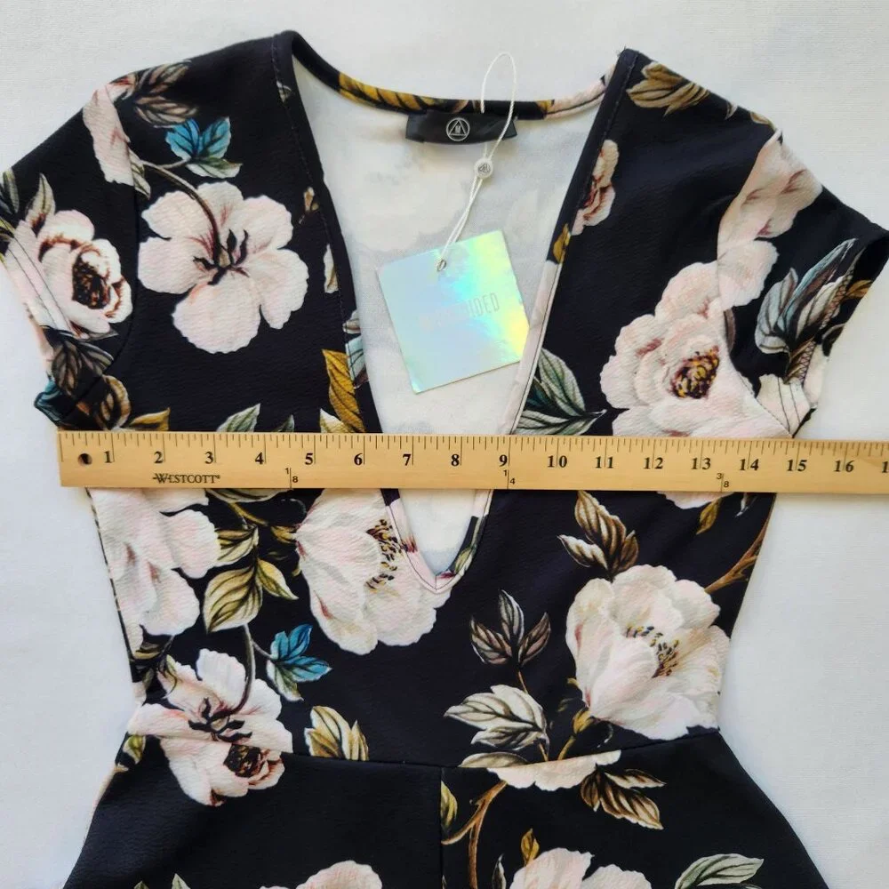 Missguided Cap Sleeve Dark Floral Playsuit Black Summer Romantic Feminine Cute - Picture 11 of 13